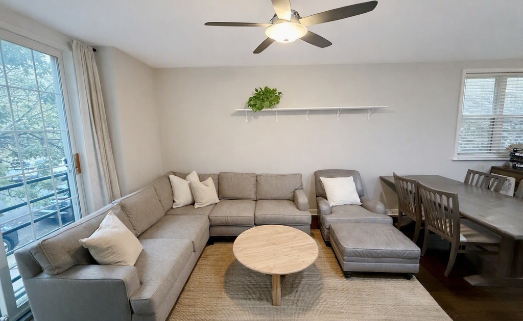 1635 W Beach Avenue - Photo 2