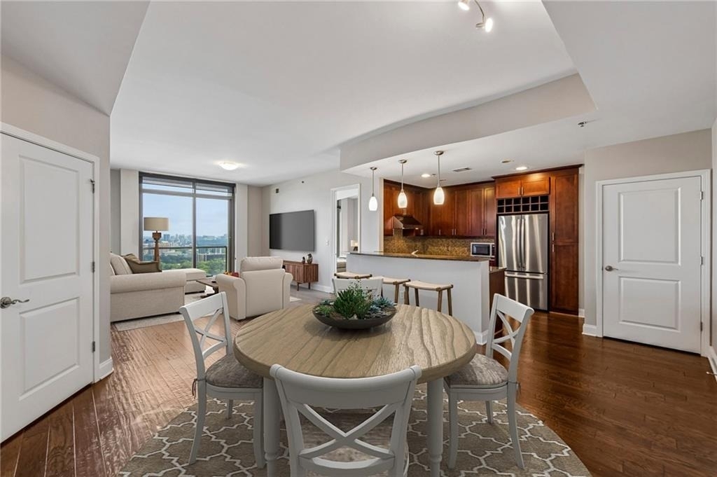 270 17th Street Nw - Photo 1