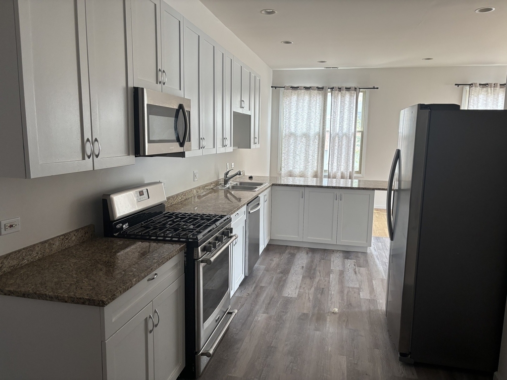 1920 W North Avenue - Photo 2