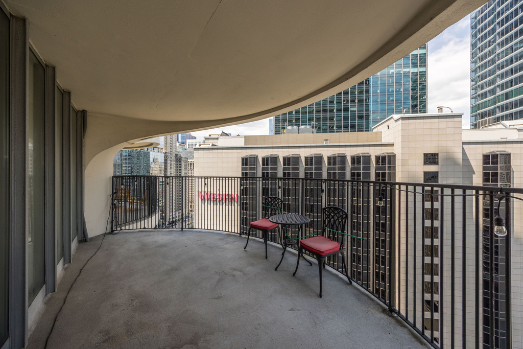 300 N State Street - Photo 8