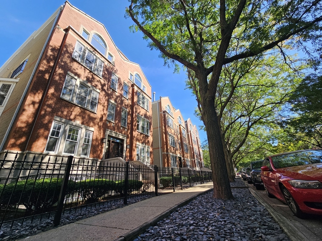 1310 W Fletcher Street - Photo 31