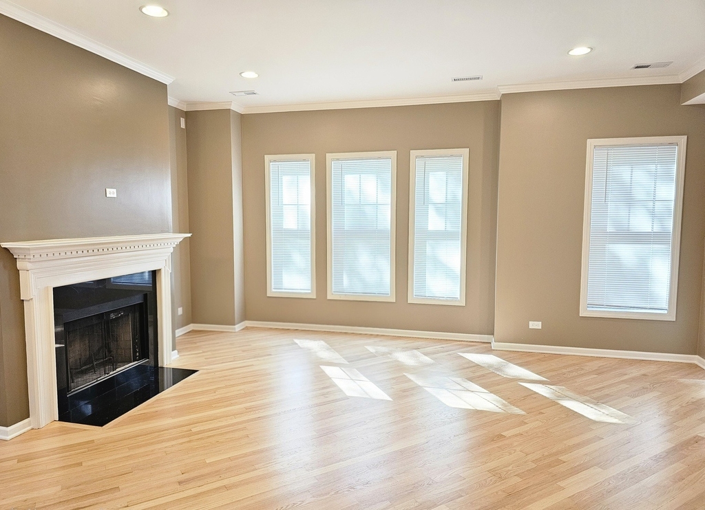 1310 W Fletcher Street - Photo 7