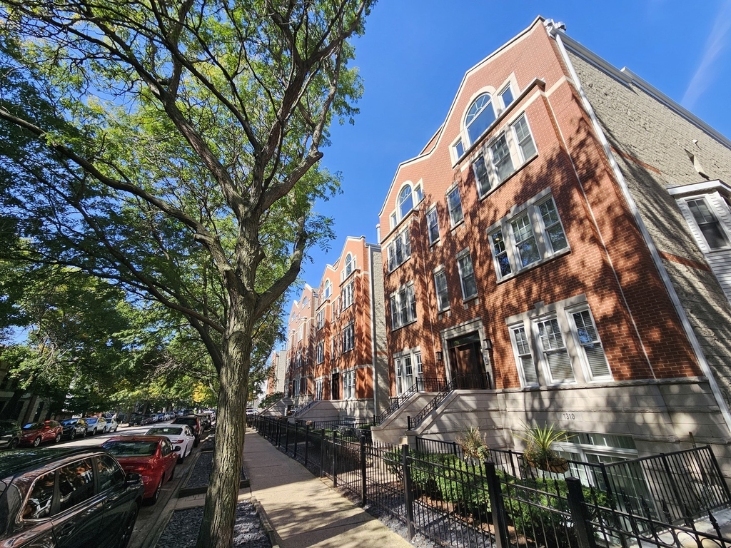 1310 W Fletcher Street - Photo 32