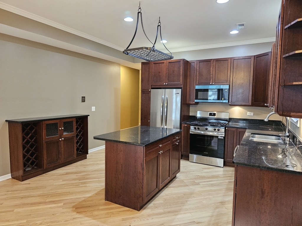 1310 W Fletcher Street - Photo 5
