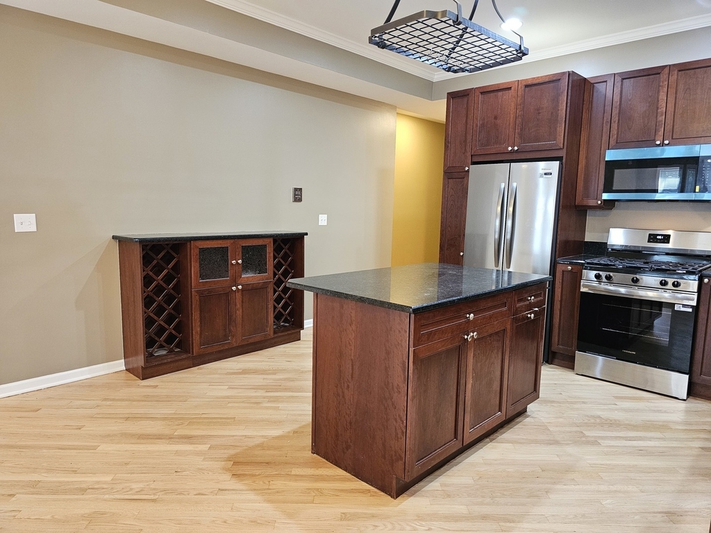 1310 W Fletcher Street - Photo 4