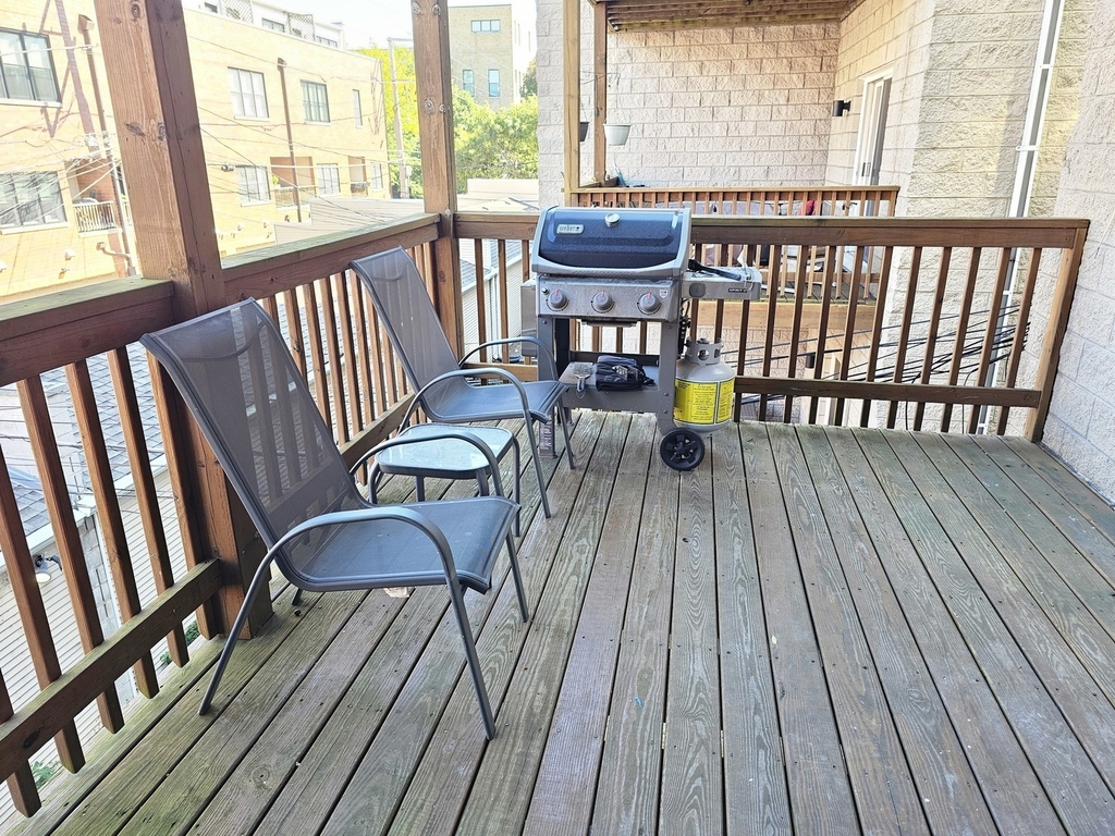 1310 W Fletcher Street - Photo 28