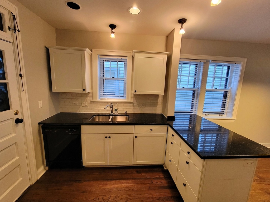 1624 Washington Street - Photo 3