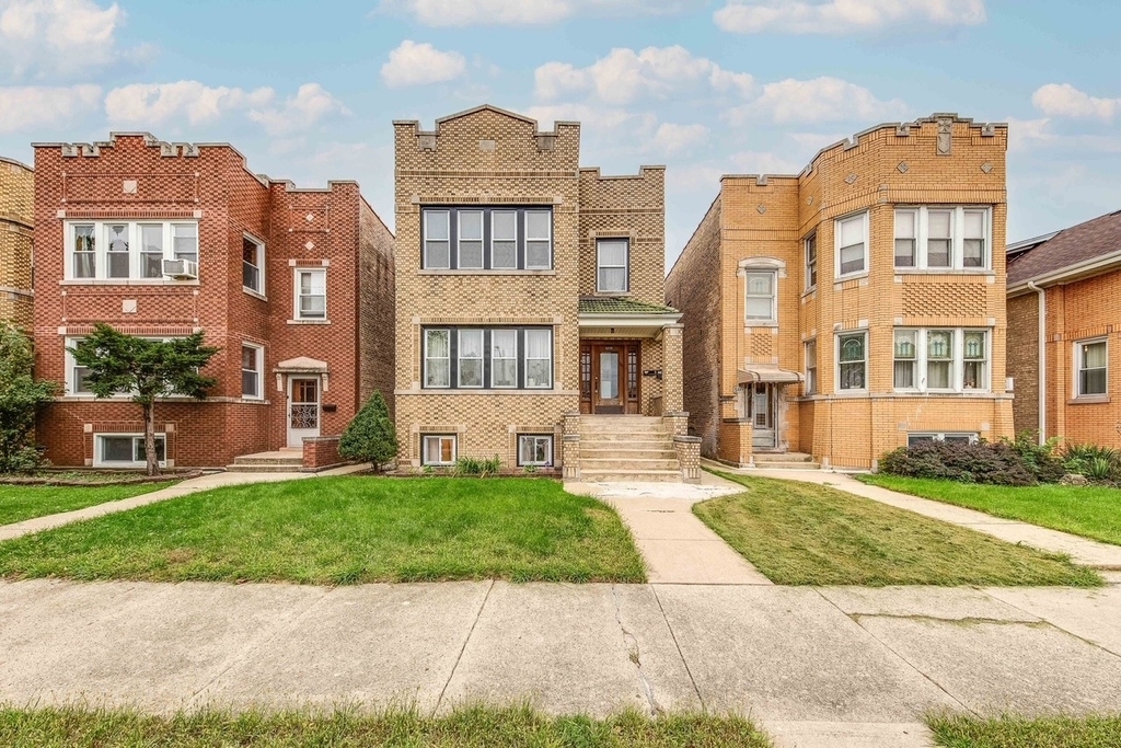 5225 W Melrose Street - Photo 0
