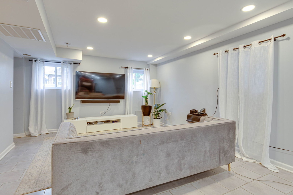5225 W Melrose Street - Photo 5