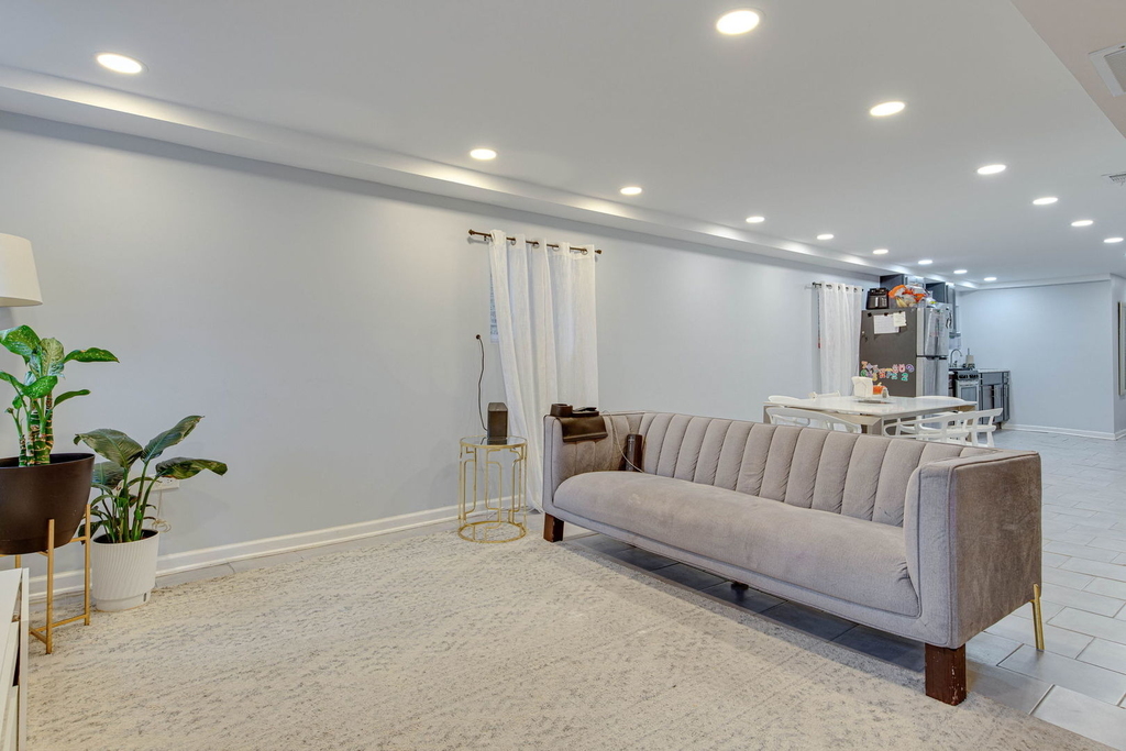 5225 W Melrose Street - Photo 6