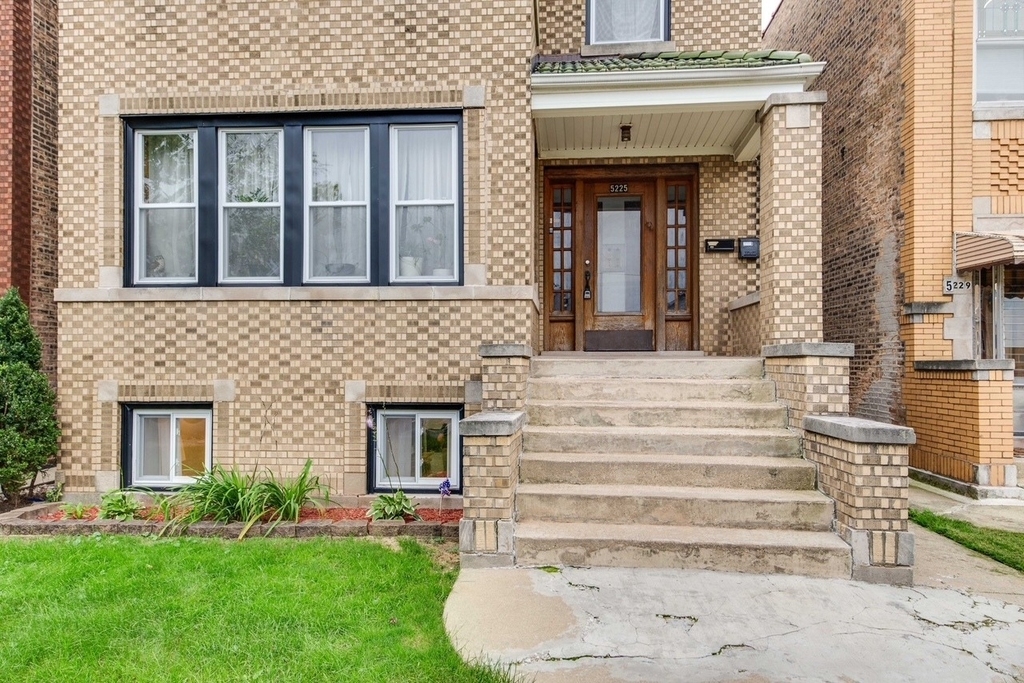 5225 W Melrose Street - Photo 2