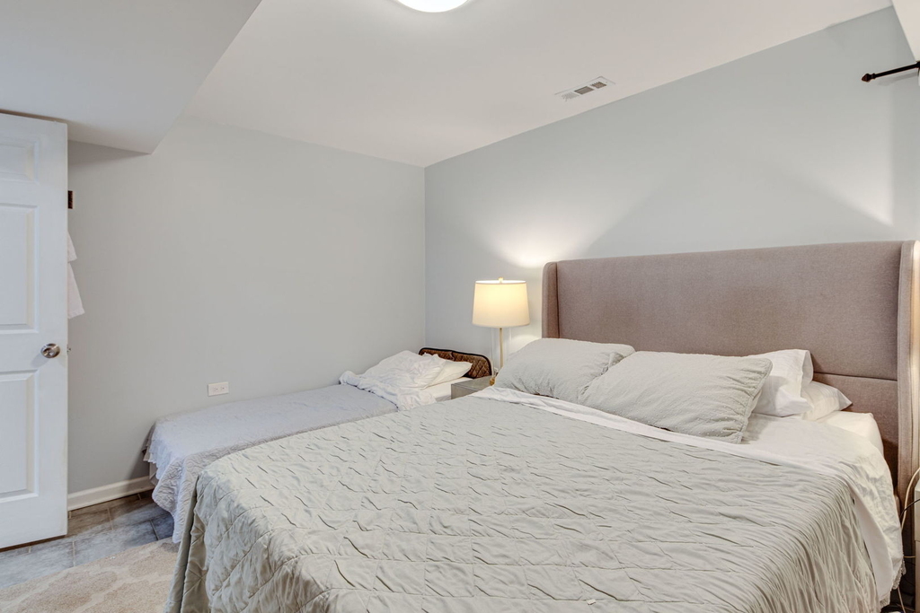 5225 W Melrose Street - Photo 15