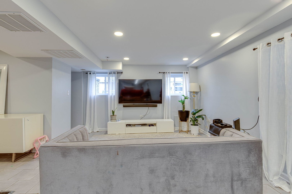 5225 W Melrose Street - Photo 4