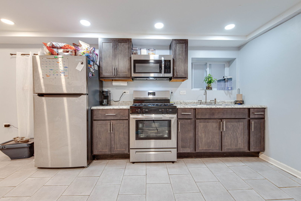 5225 W Melrose Street - Photo 11