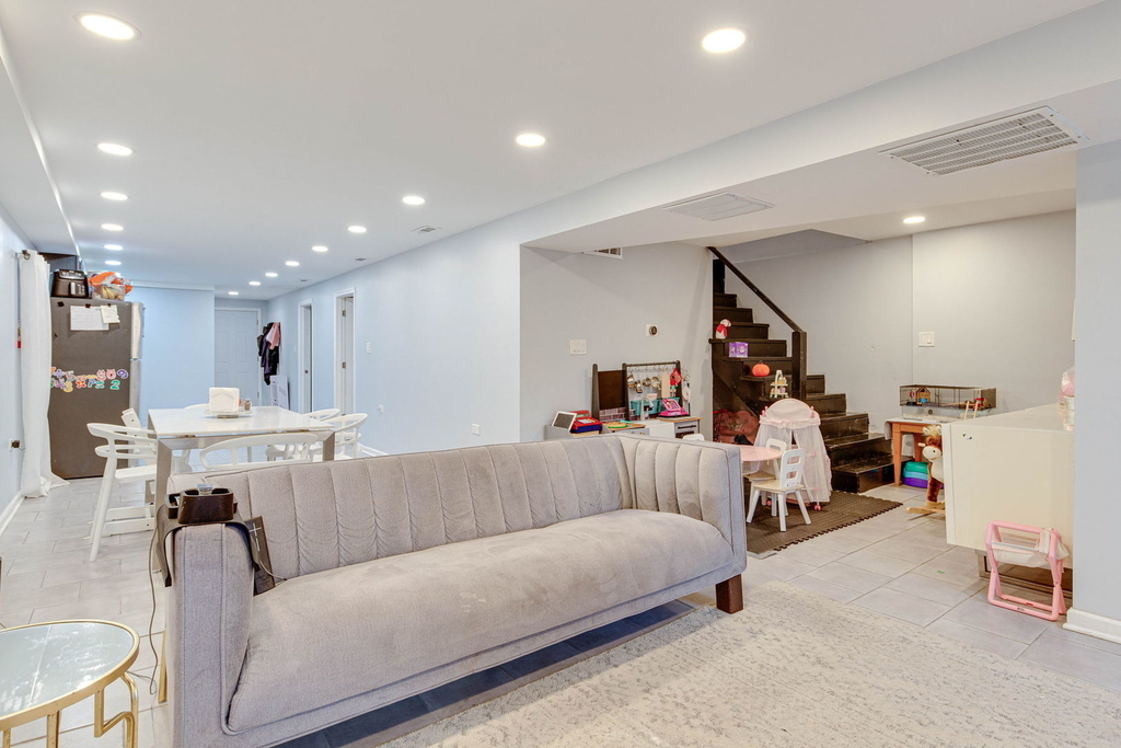 5225 W Melrose Street - Photo 7