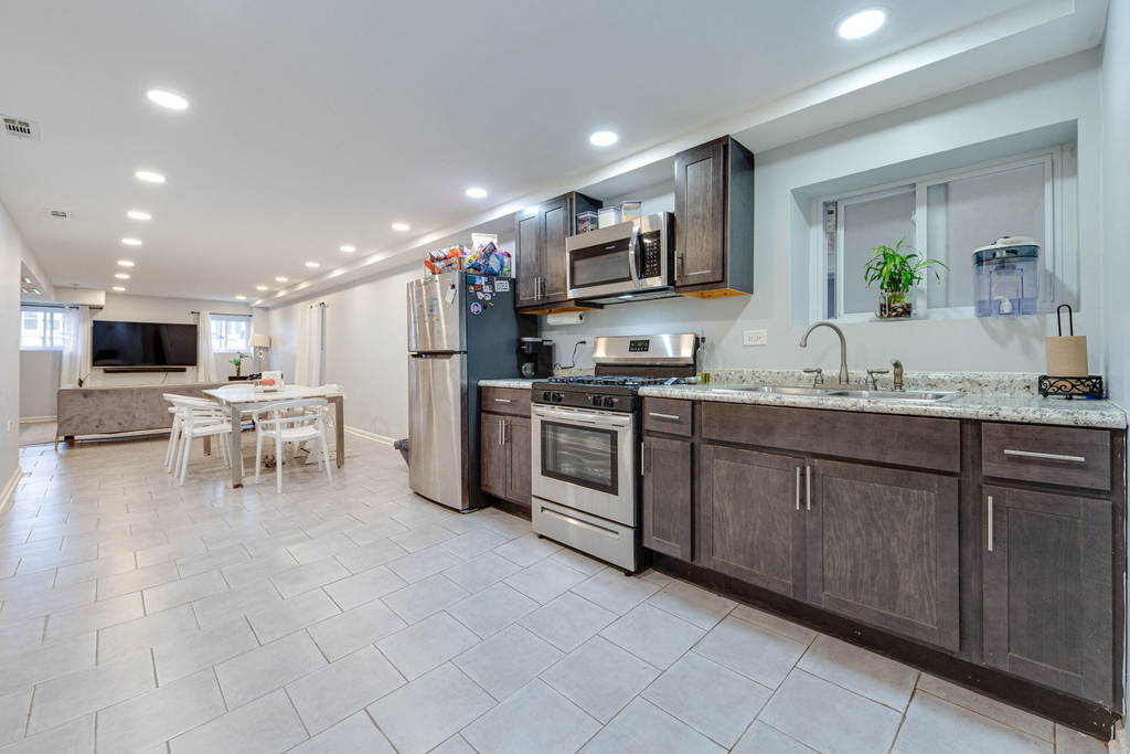 5225 W Melrose Street - Photo 9
