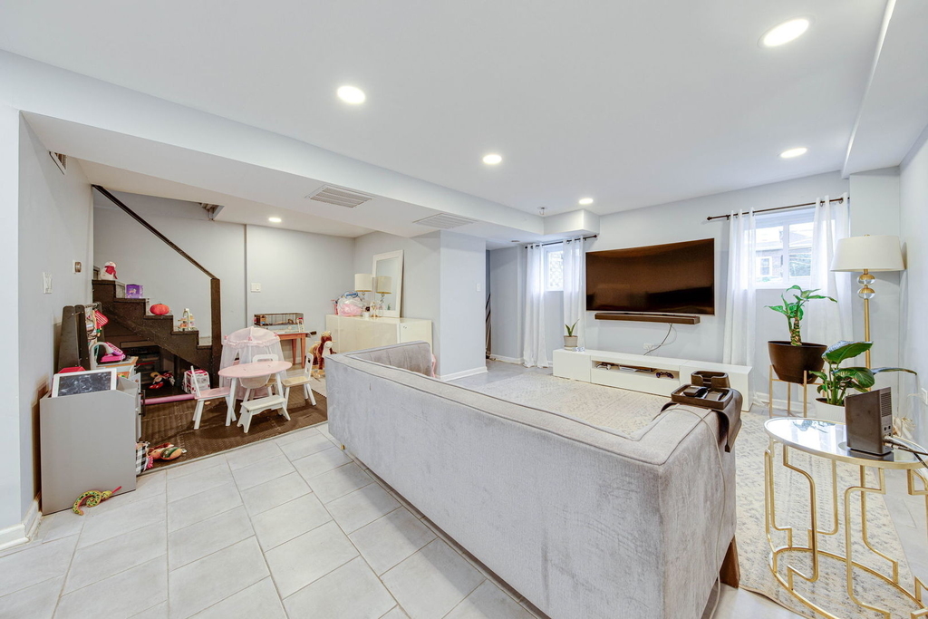 5225 W Melrose Street - Photo 8