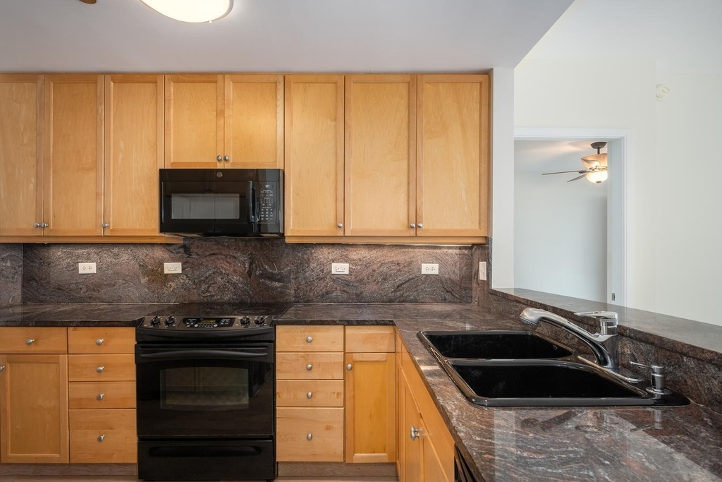 130 N Garland Court - Photo 12