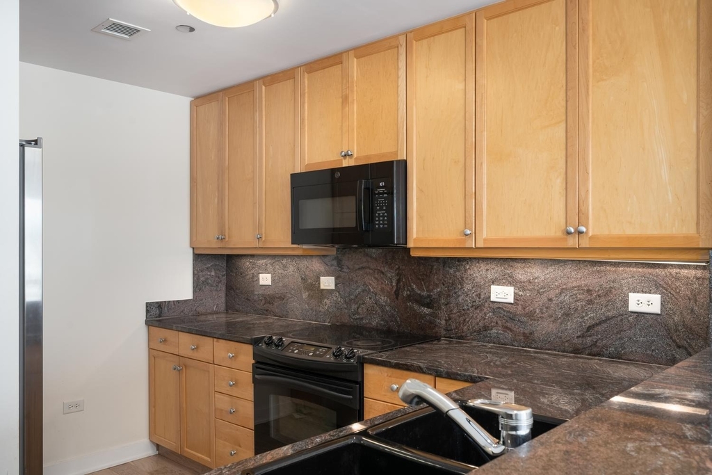 130 N Garland Court - Photo 11