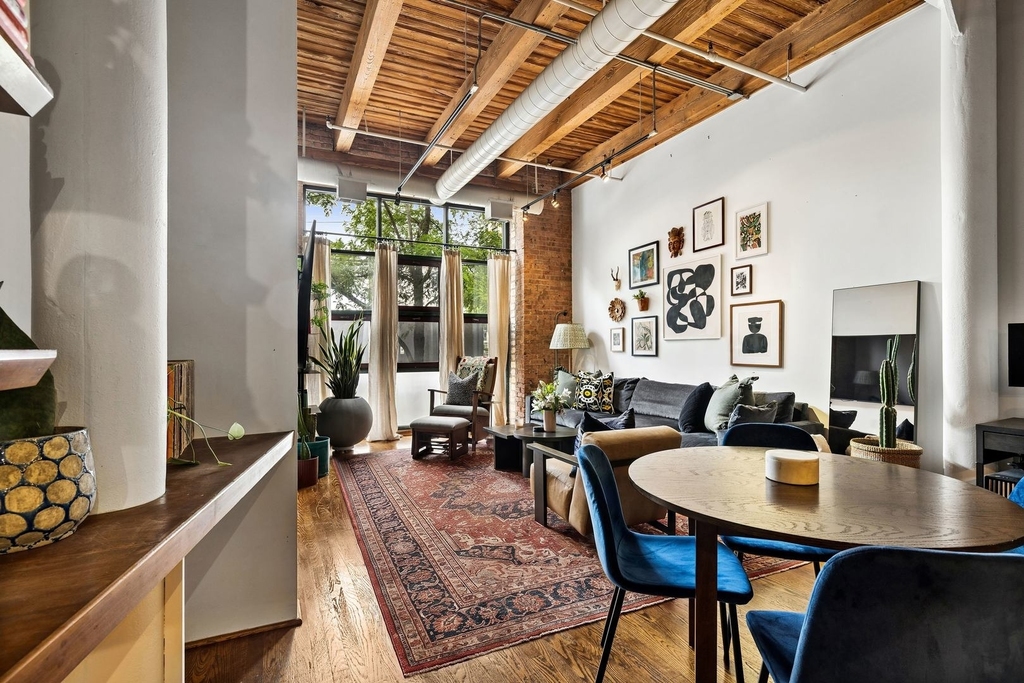 331 S Peoria Street - Photo 2