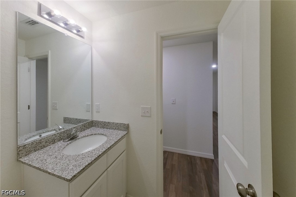 466 Norwood Avenue S - Photo 5