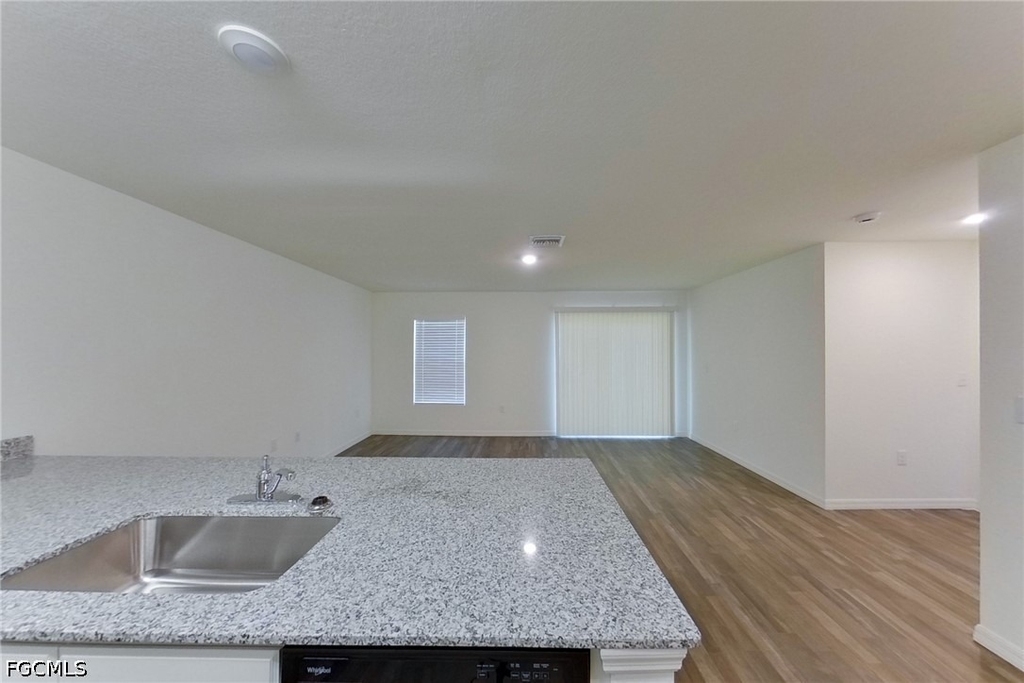 466 Norwood Avenue S - Photo 9
