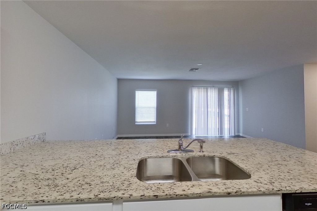855 Cervantes Street E - Photo 9