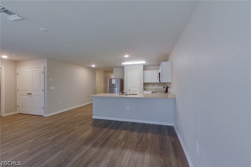 855 Cervantes Street E - Photo 11