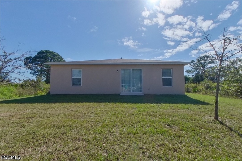 855 Cervantes Street E - Photo 17