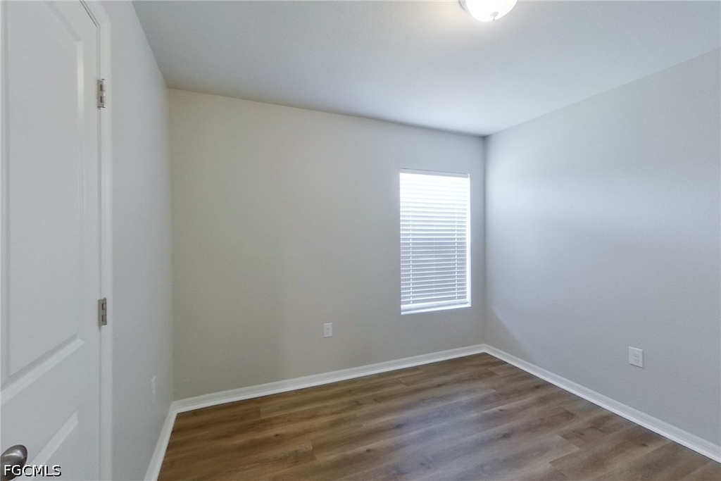 855 Cervantes Street E - Photo 3