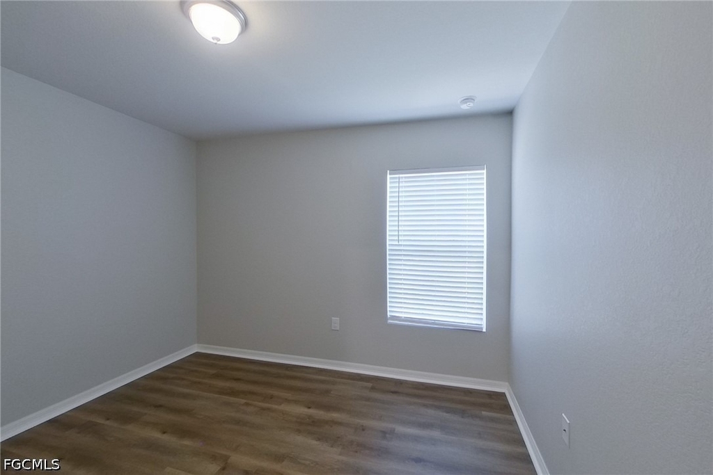 855 Cervantes Street E - Photo 5