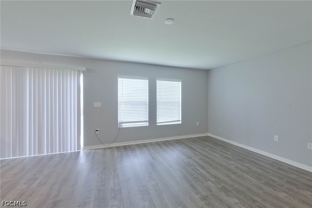 4204 E 5th Street - Photo 5