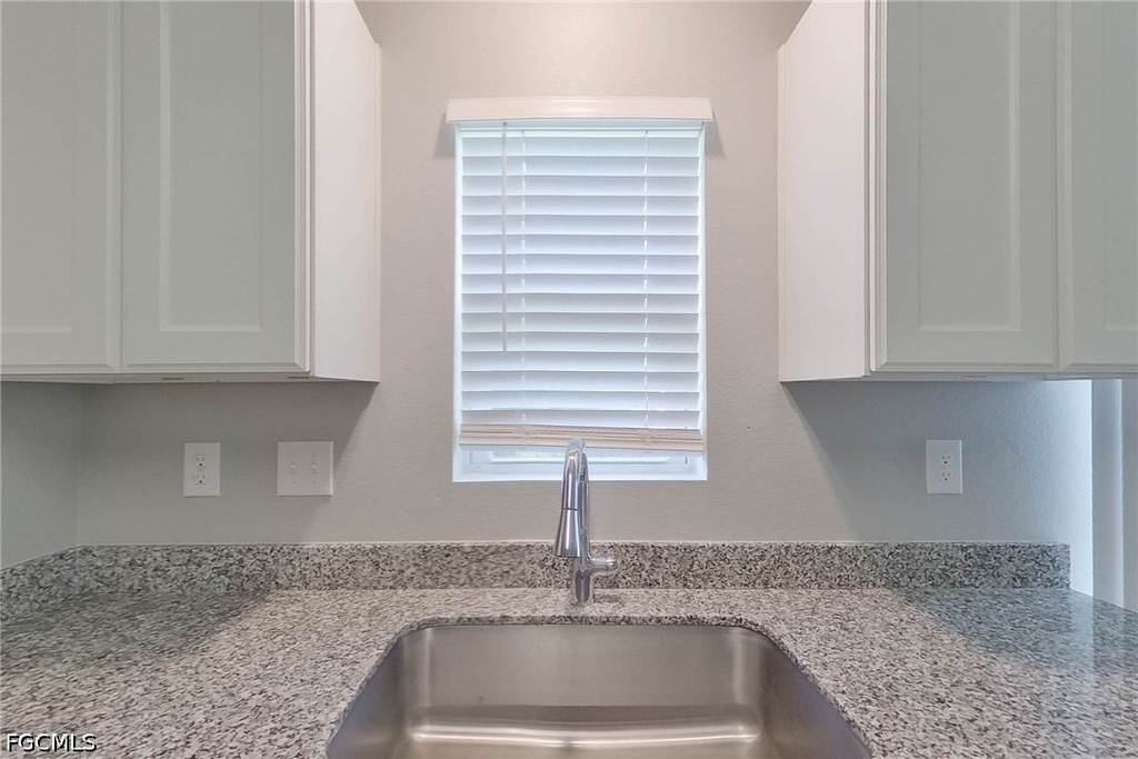 4204 E 5th Street - Photo 8