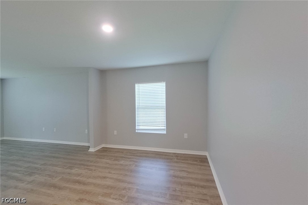 4204 E 5th Street - Photo 3
