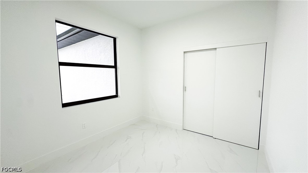 714 Carbon Street E - Photo 4