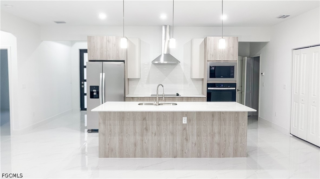 714 Carbon Street E - Photo 2