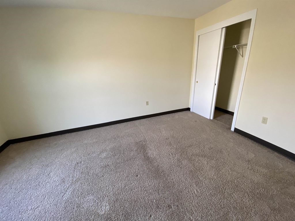 147 Eastern - Photo 28