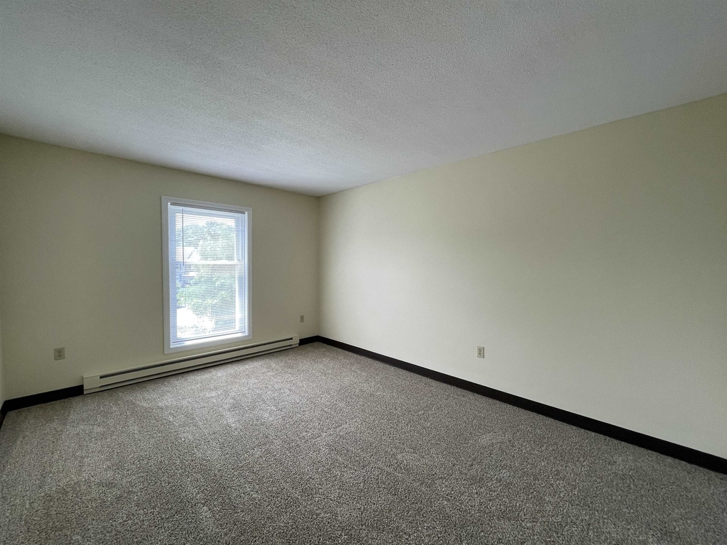 147 Eastern - Photo 22