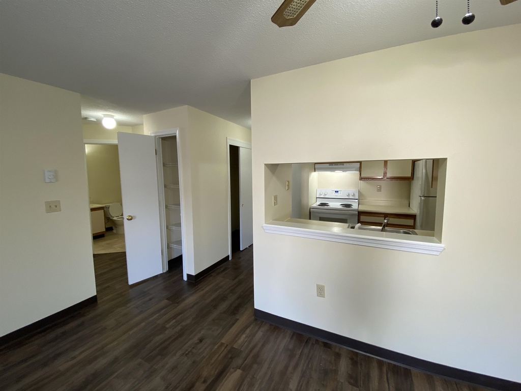 147 Eastern - Photo 16