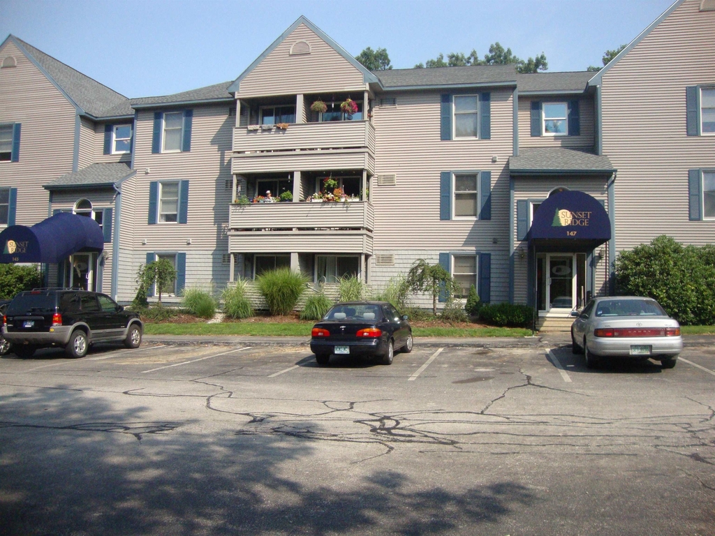 147 Eastern - Photo 1