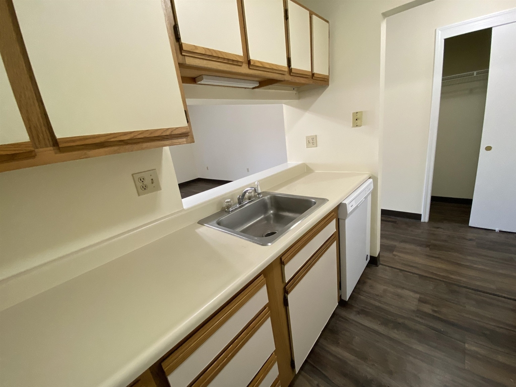 147 Eastern - Photo 11