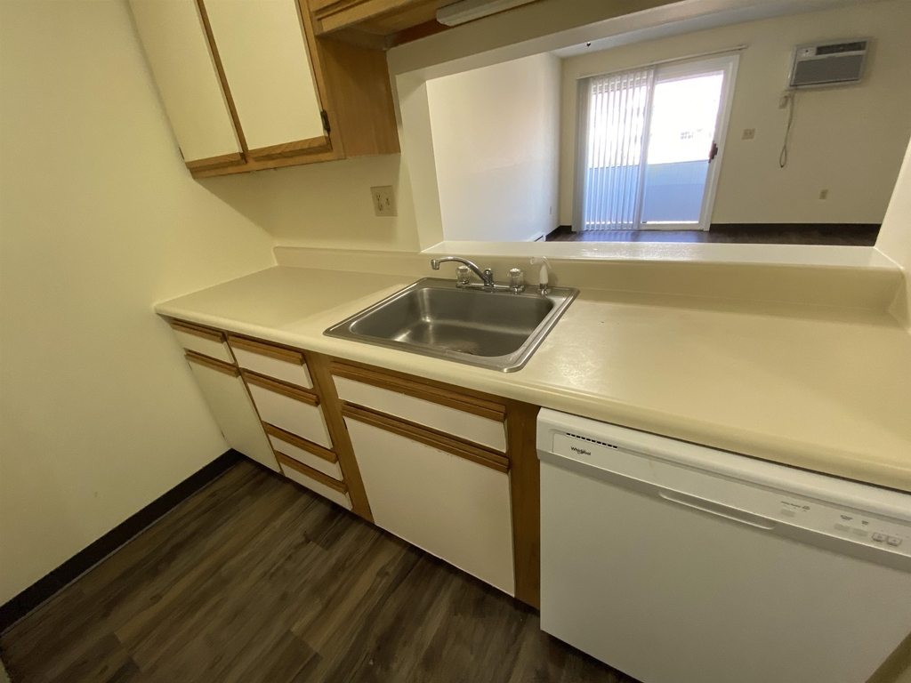 147 Eastern - Photo 9