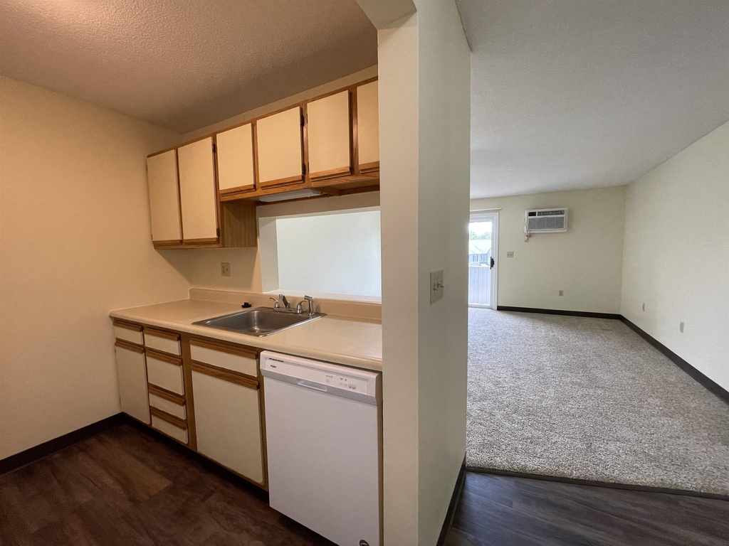 147 Eastern - Photo 8