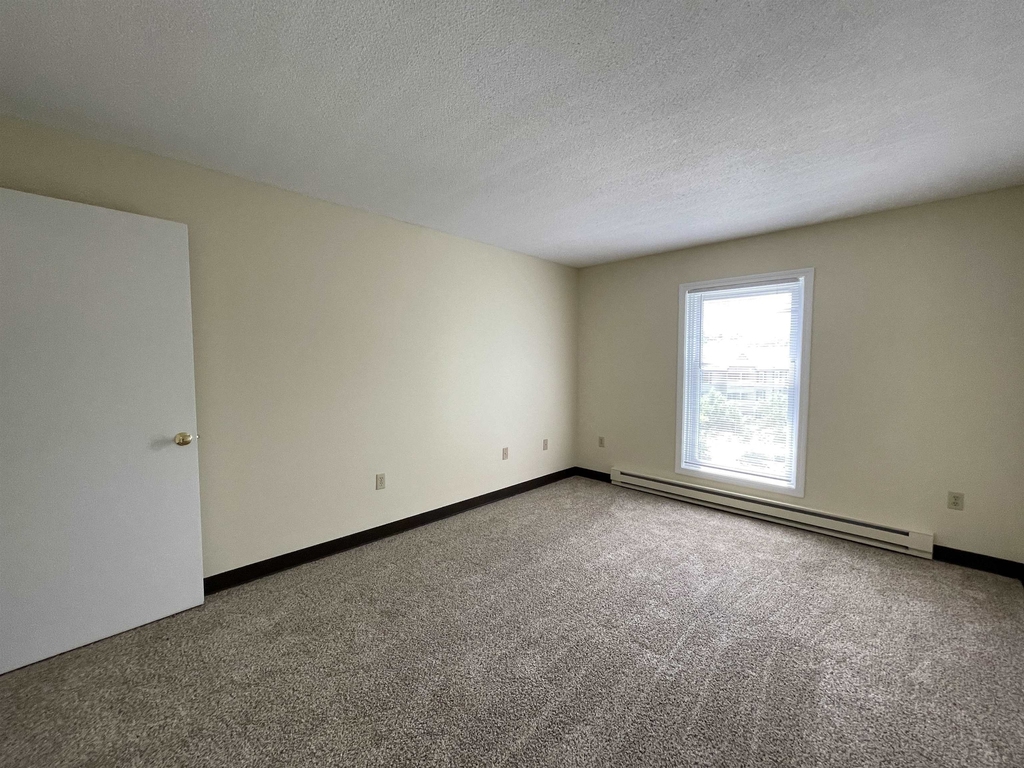 147 Eastern - Photo 25