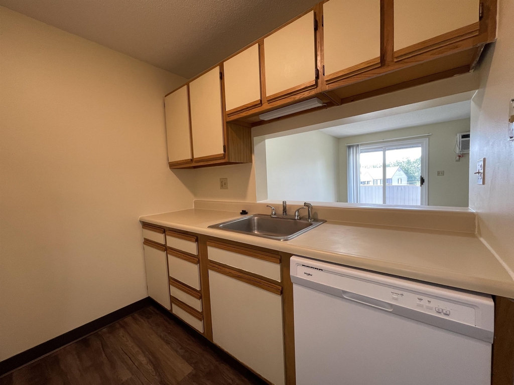 147 Eastern - Photo 10