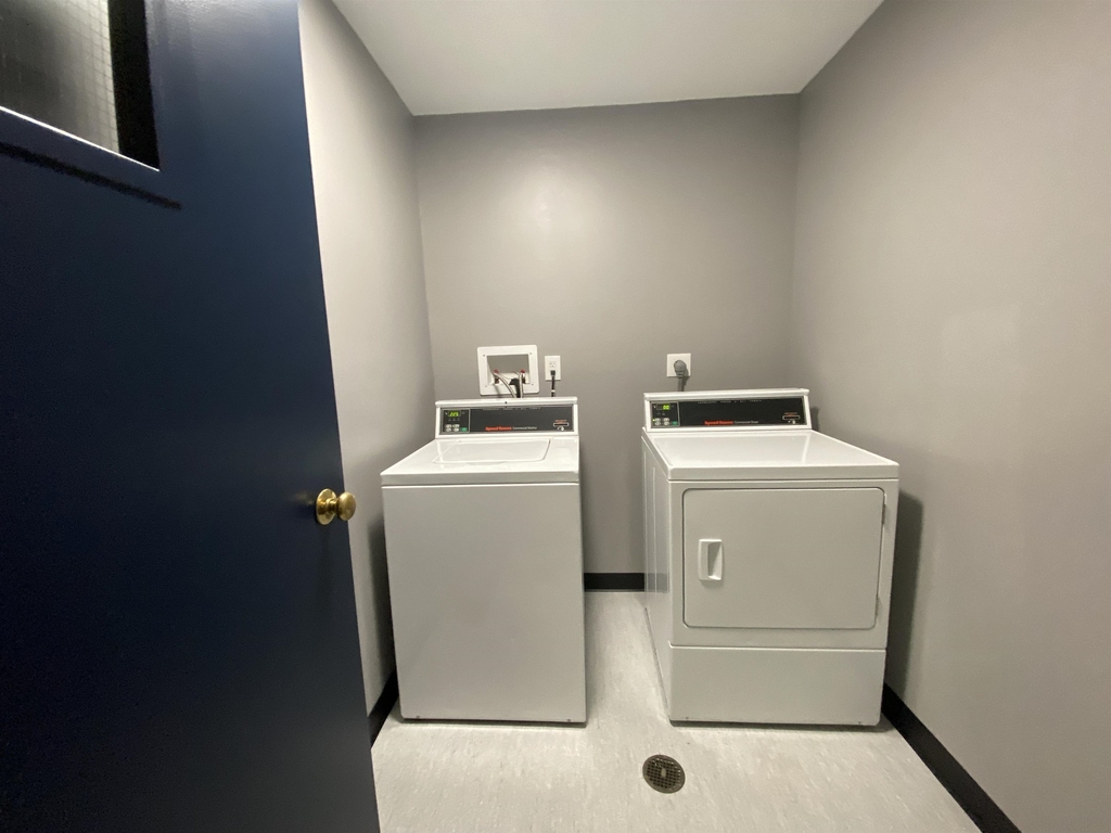 133 Eastern - Photo 32