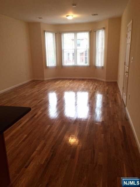 538 Hamilton - Photo 1