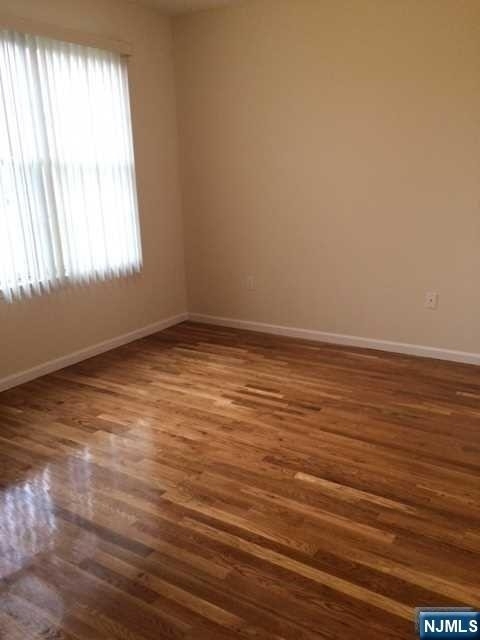 538 Hamilton - Photo 3