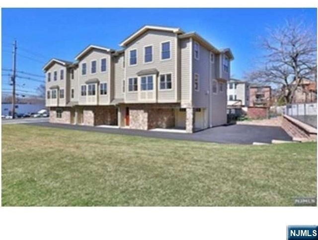 452 Grand - Photo 1