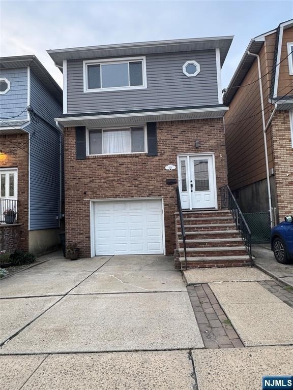 629 Sussex - Photo 0